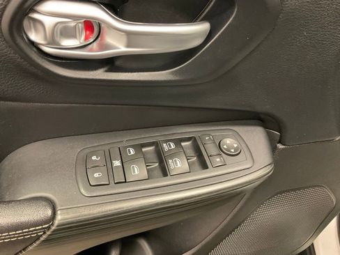 Used 2016 Jeep Cherokee Limited image 12