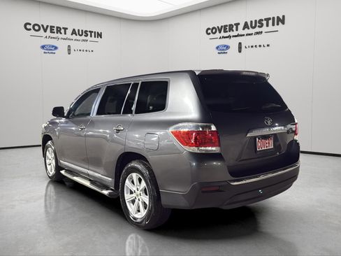 Used 2011 Toyota Highlander 2WD image 3