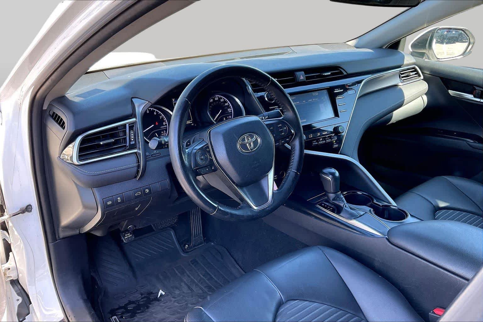 Used 2018 Toyota Camry SE FWD image 16