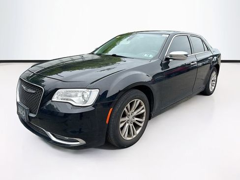 Used 2016 Chrysler 300 C RWD image 3