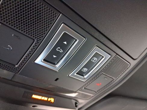 Used 2022 Land Rover Defender 110 X-Dynamic SE image 19