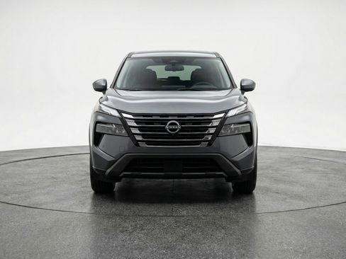 Used 2025 Nissan Rogue SV image 2