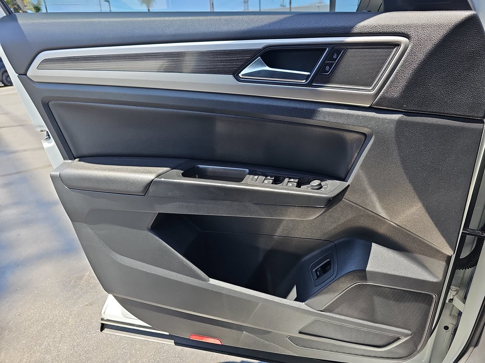 Used 2020 Volkswagen Atlas SEL FWD image 30