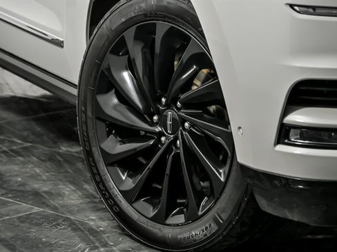 Used 2021 Lincoln Navigator Reserve image 3