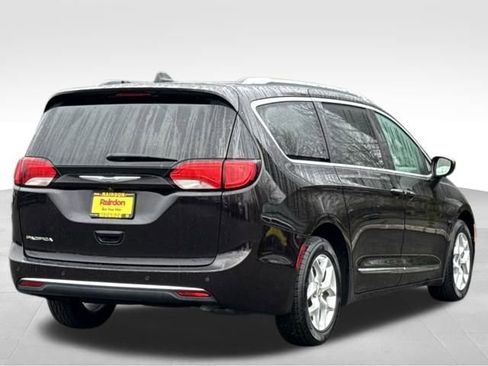 Used 2017 Chrysler Pacifica Touring-L Plus w/ Tire & Wheel Group image 8