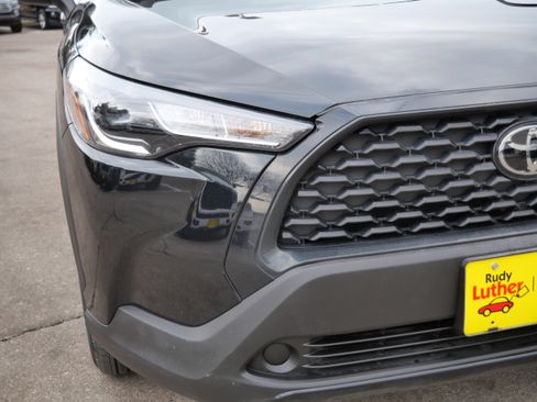 Certified 2025 Toyota Corolla Cross LE image 17
