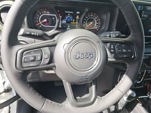 Used 2026 Jeep Gladiator Mojave image 3