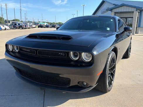 Used 2018 Dodge Challenger R/T w/ Blacktop Package RWD image 2