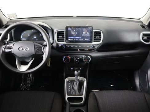 Used 2025 Hyundai Venue SE FWD image 13
