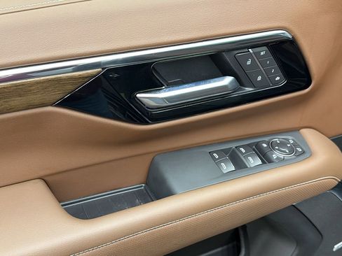 Used 2026 Chevrolet Suburban High Country w/ Sun And Tow Package image 30