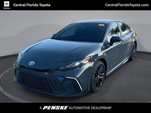 Certified 2025 Toyota Camry SE FWD image 1