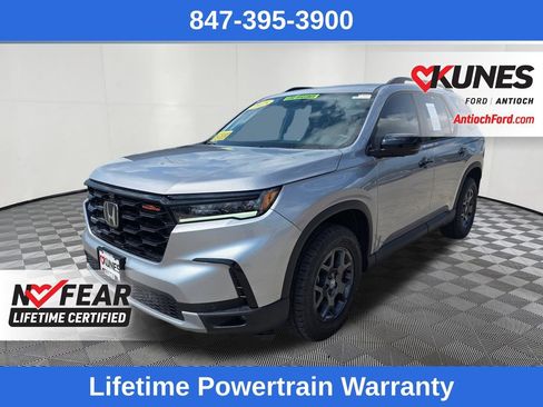 Used 2025 Honda Pilot TrailSport image 3