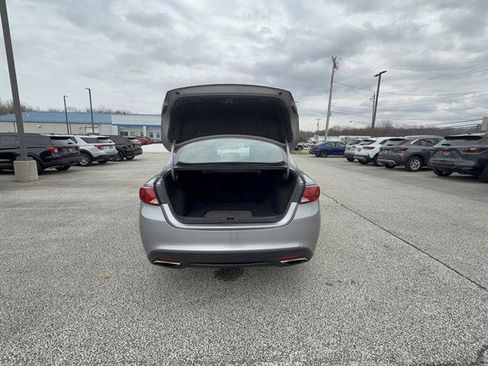 Used 2015 Chrysler 200 S image 5