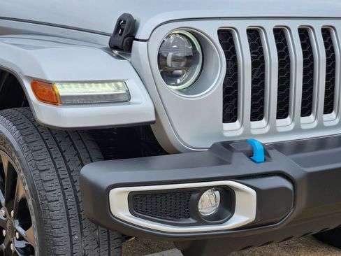 Used 2023 Jeep Wrangler Unlimited Sahara w/ Cold Weather Group AWD/4WD image 9