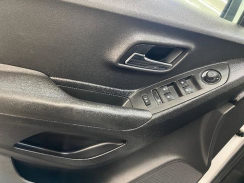 Used 2020 Chevrolet Trax LS w/ Tint and Cruise Package AWD/4WD image 17