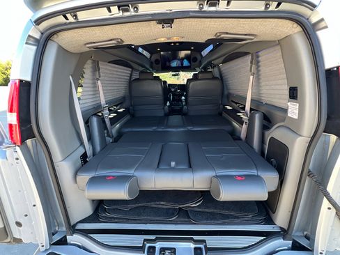 Used 2023 Chevrolet Express 2500 Extended image 56