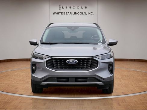 Used 2024 Ford Escape SE FWD image 2