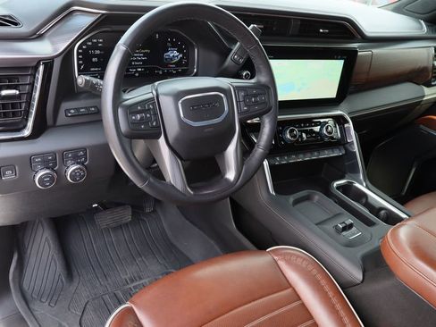 Used 2025 GMC Sierra 2500 Denali Ultimate image 11
