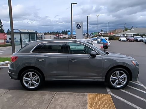 Used 2022 Audi Q3 2.0T Premium w/ Convenience Package image 6
