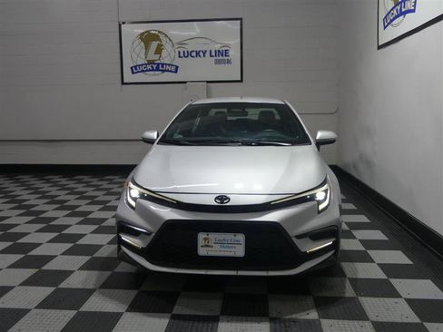 Used 2024 Toyota Corolla SE FWD image 2