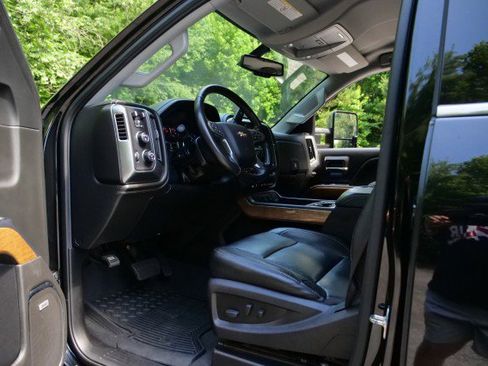 Used 2019 Chevrolet Silverado 3500 LTZ w/ Duramax Plus Package AWD/4WD image 21