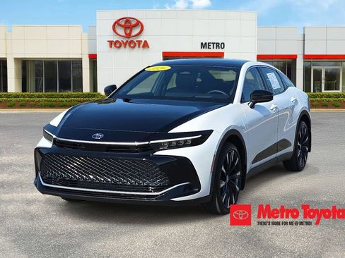 Used 2026 Toyota Crown Platinum image 1