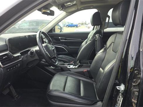 Used 2025 Kia Telluride S image 7