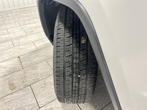 Used 2021 Jeep Grand Cherokee Limited w/ Luxury Group II image 36