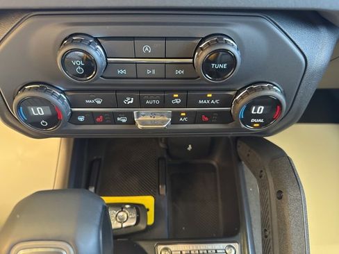 New 2025 Ford Bronco Badlands image 23