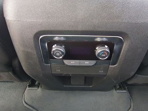 Certified 2025 Chevrolet Suburban Z71 image 21