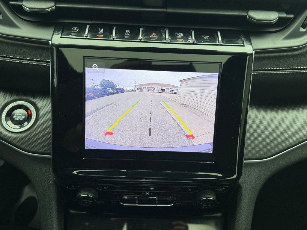 Used 2024 Jeep Grand Cherokee Altitude AWD/4WD image 18