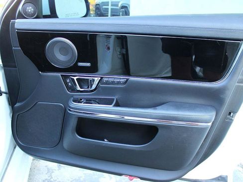 Used 2016 Jaguar XJ R-Sport image 27