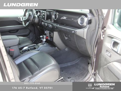 Used 2022 Jeep Wrangler Unlimited Rubicon w/ Dual Top Group AWD/4WD image 21