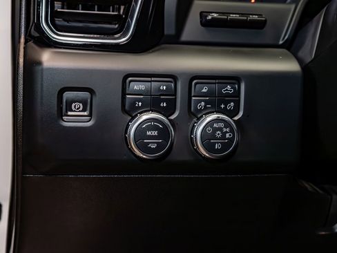 Used 2024 GMC Sierra 3500 Denali w/ Denali Reserve Package image 18