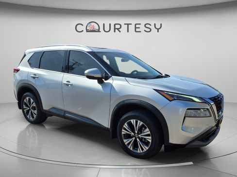 Certified 2021 Nissan Rogue SV w/ Premium Package FWD image 9