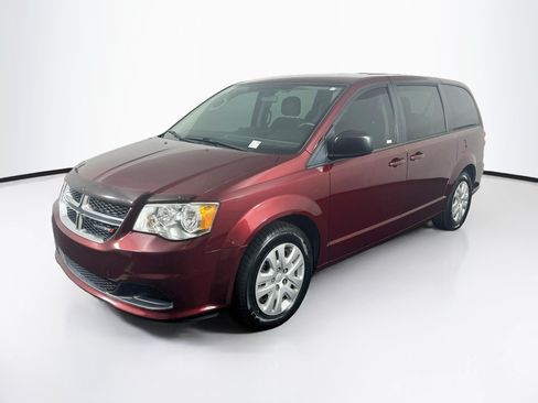 Used 2018 Dodge Grand Caravan SE FWD image 3