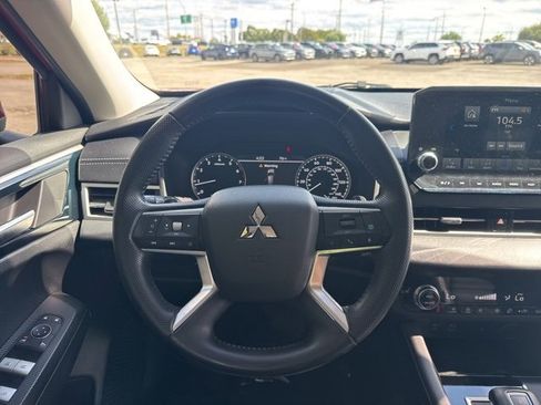 Used 2022 Mitsubishi Outlander SE image 13