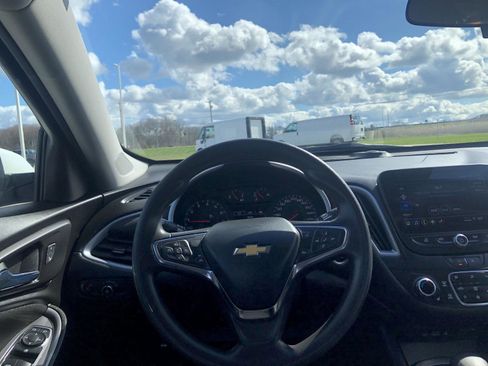 Used 2023 Chevrolet Malibu LT image 15
