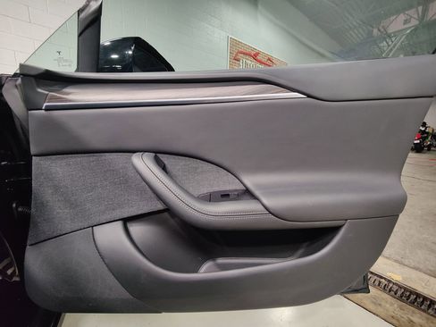 Used 2022 Tesla Model S image 10