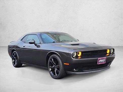 Used 2017 Dodge Challenger SXT w/ Blacktop Package image 7