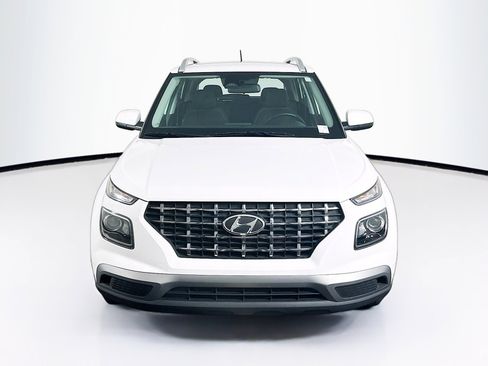 Used 2023 Hyundai Venue SEL image 2