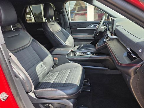 Used 2025 Ford Explorer ST-Line w/ ST-Line Street Pack AWD/4WD image 19
