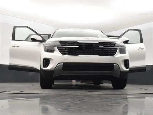 Used 2026 Kia Seltos LX FWD image 11