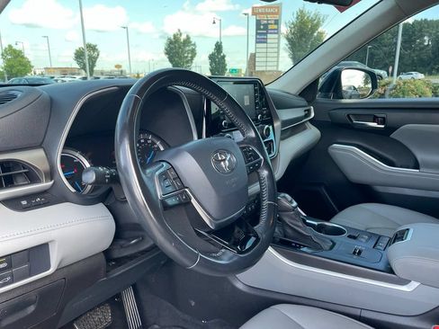 Used 2021 Toyota Highlander XLE FWD image 10
