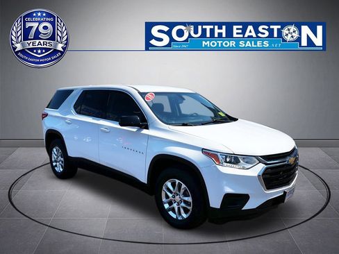 Used 2018 Chevrolet Traverse LS FWD image 2