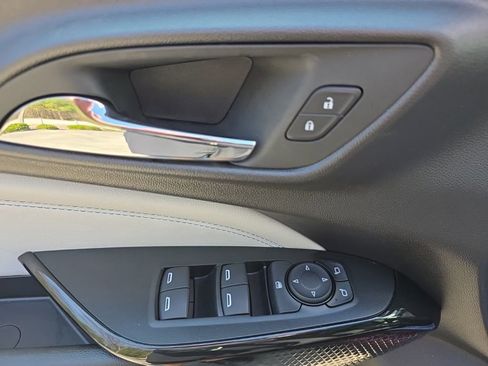 Used 2025 Chevrolet Trax LT w/ LT Convenience Package FWD image 19