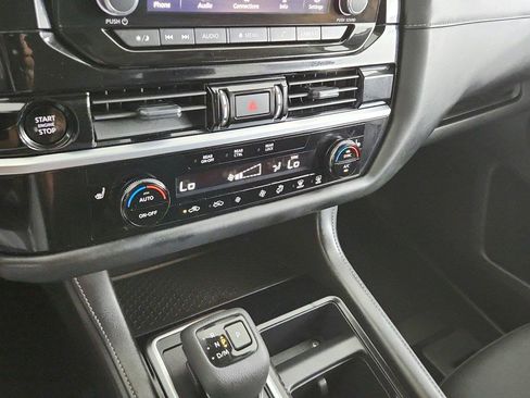 Certified 2025 Nissan Pathfinder SV FWD image 32