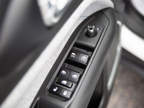 Used 2024 Jeep Compass Latitude image 19