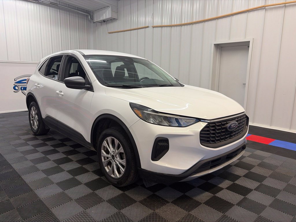 Used 2024 Ford Escape Active AWD/4WD image 3