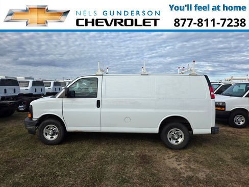 Used 2017 Chevrolet Express 3500 Work Van image 2